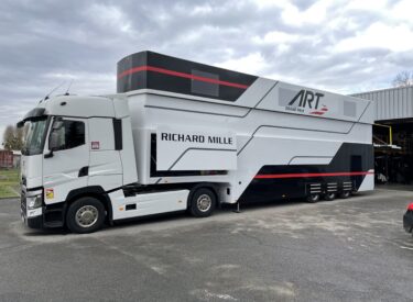 Total Covering sur Semi-Remorques x Art grand prix