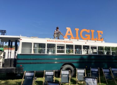 Total Covering sur School bus Road show x Aigle