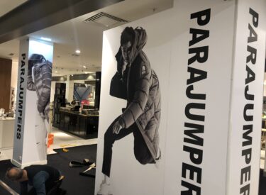 Habillage Stand BHV x Parajumpers