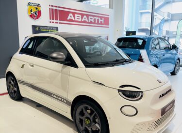 Pose de bandes décoratives x Fiat 500 Abarth
